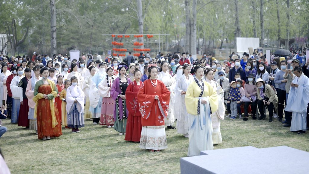 華服蹁躚驚鴻影，群芳斗艷百花開——這樣的花朝節(jié)，你心動了嗎？